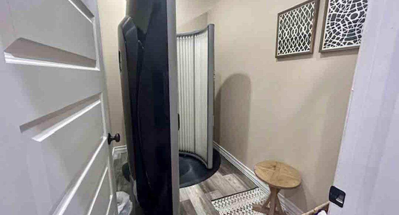 Stand-up Tanning Bed